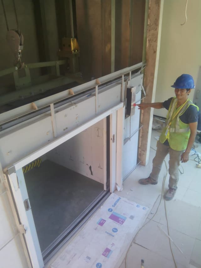 Lift Service, 1 ton.