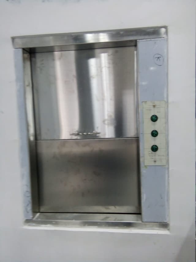 Dumbwaiter 2 lantai.